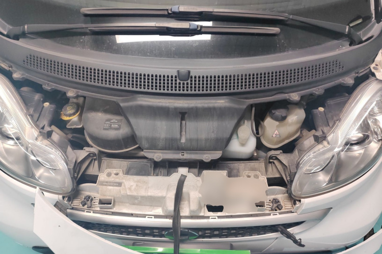 smart fortwo 2012款 1.0 MHD 硬顶舒适版机舱底盘24