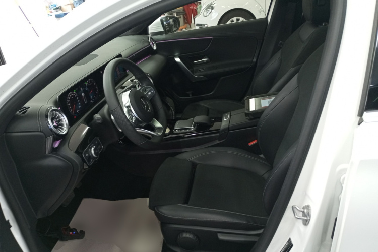 奔驰A级 2022款 A 200 L 运动轿车动感型中控内饰19