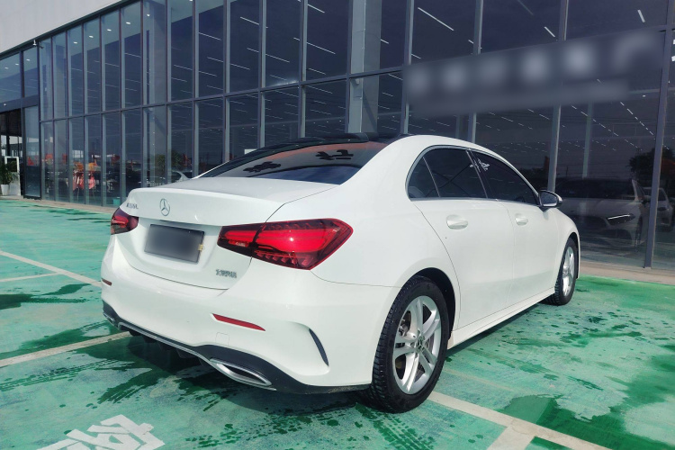 奔驰A级 2023款 A 180 L车身外观6004