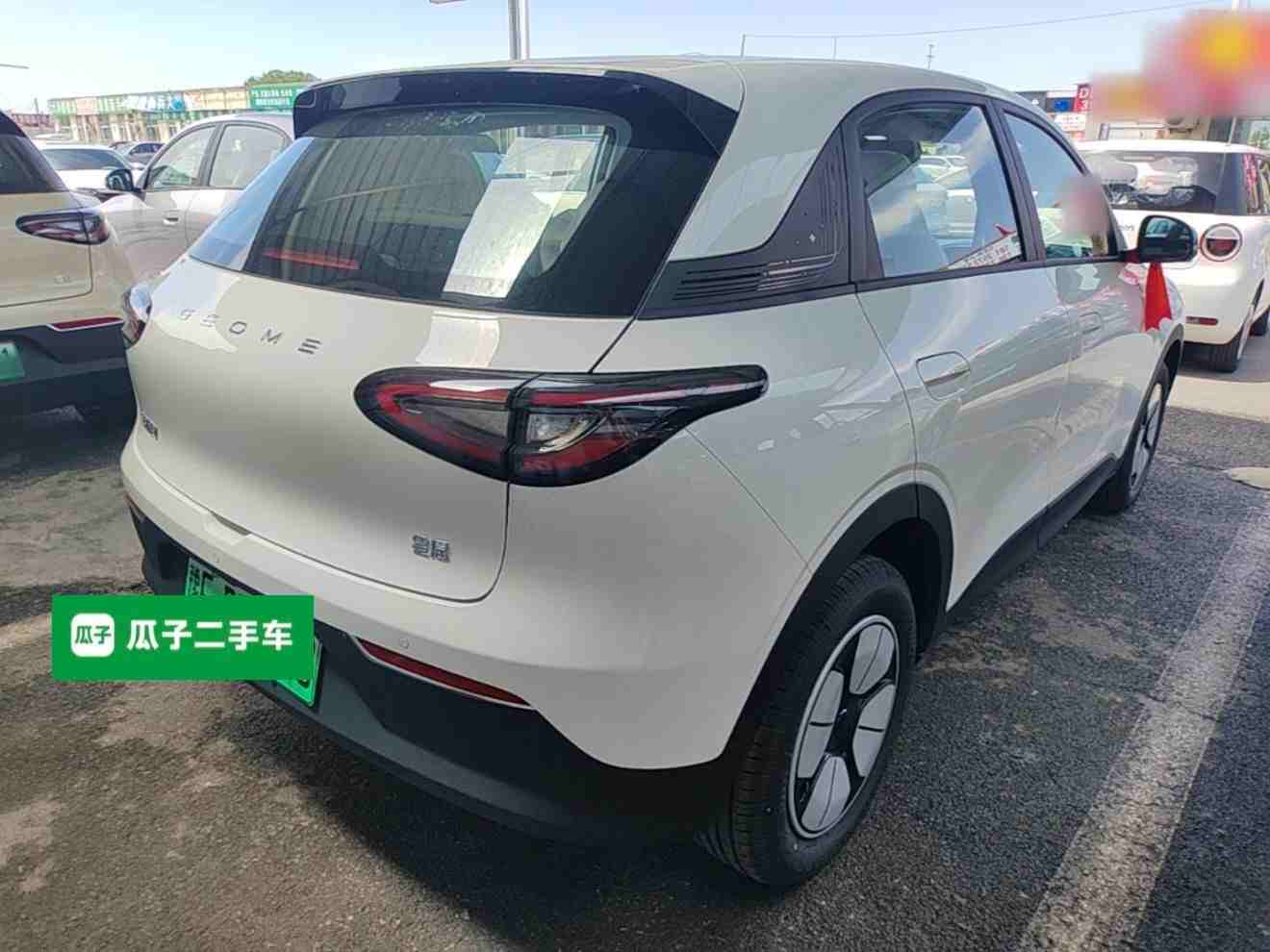 车辆右后45度外观实拍