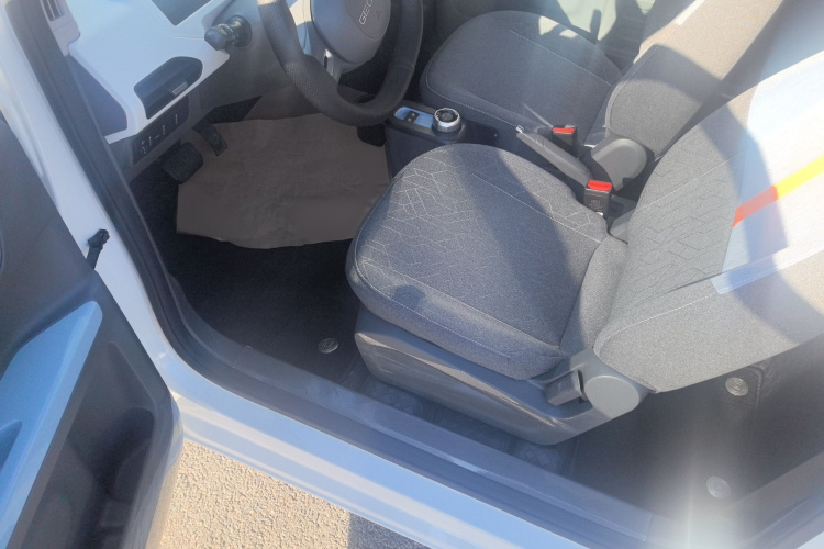 吉利银河 2024款 熊猫mini 200km 耐力熊中控内饰7002