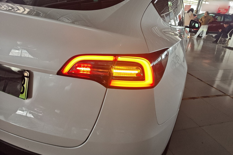 特斯拉 Model Y 2022款 改款 后轮驱动版车身外观6006