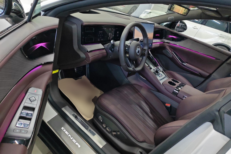 腾势Z9GT 2024款 1100四驱Ultra版中控内饰7003