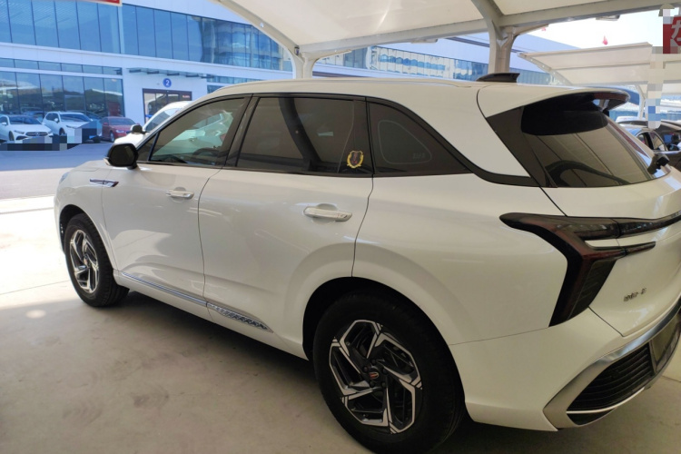 红旗HS3 2023款 1.5T 两驱善为版车身外观4