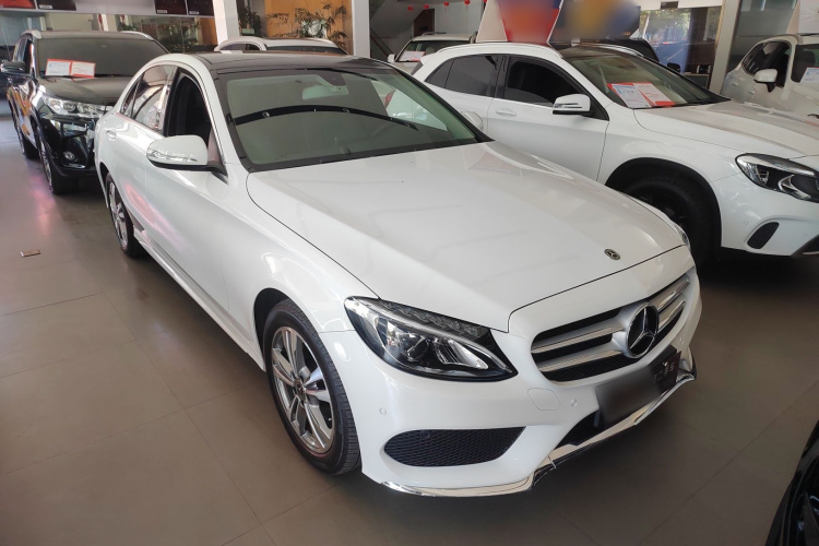 奔驰C级 2017款 改款 C 200 L 运动版车身外观3