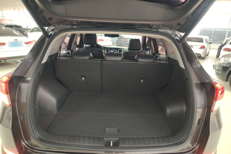 现代 途胜 2015款 1.6T 双离合两驱智能型机舱底盘23