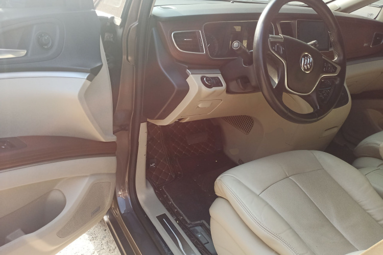 别克GL8 2014款 3.0L XT豪华商务旗舰版中控内饰20