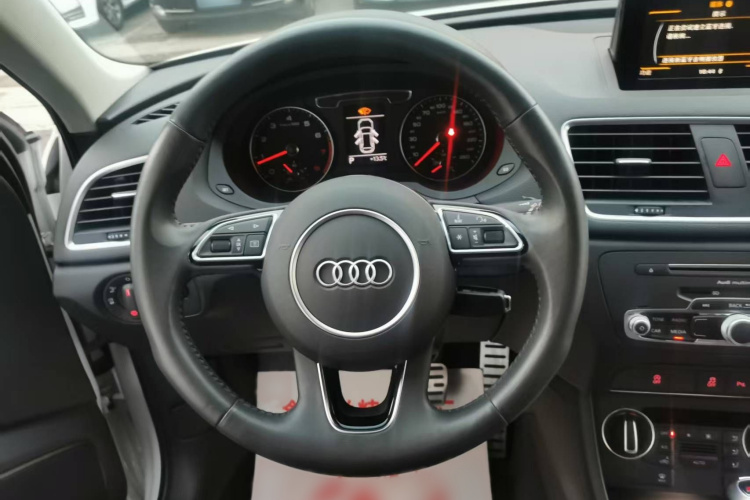 奥迪Q3 2018款 35 TFSI 时尚型典藏版中控内饰7002