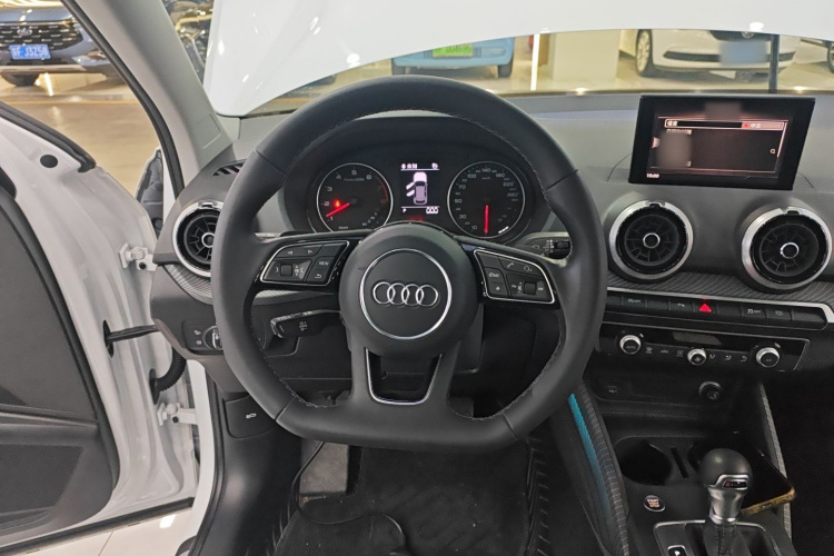 奥迪Q2L 2022款 35 TFSI 时尚动感型中控内饰13