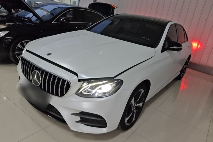 奔驰E级 2017款 改款 E 300 运动型车身外观1