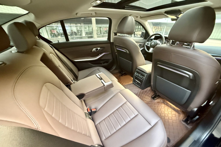 宝马3系 2021款 325Li M运动套装中控内饰7010