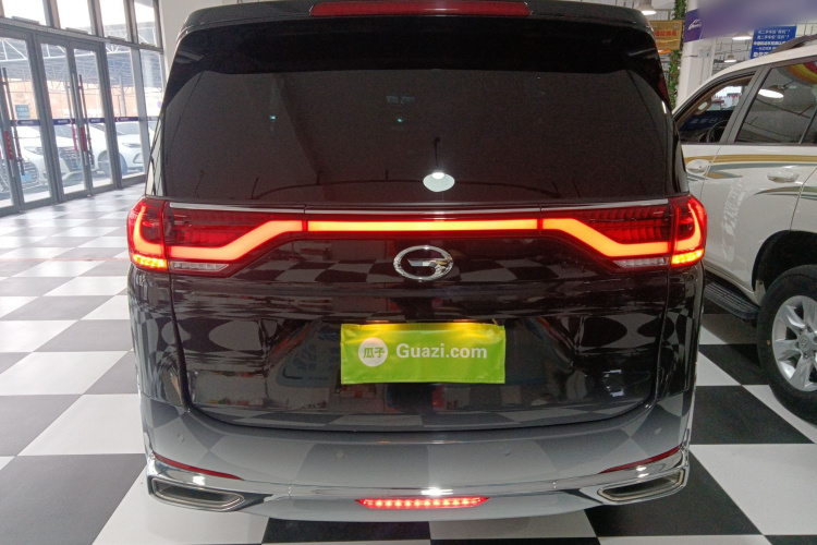 广汽传祺 传祺M8 2023款 领秀系列 390T 尊享版车身外观6