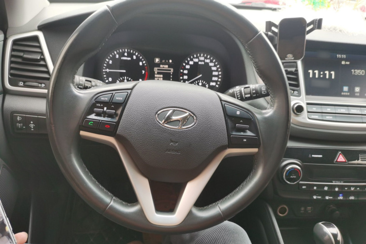 现代 途胜 2015款 1.6T 双离合两驱智能型中控内饰13