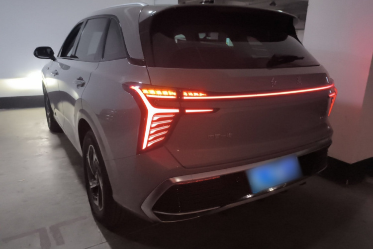 红旗HS3 2023款 1.5T 两驱善为版车身外观4