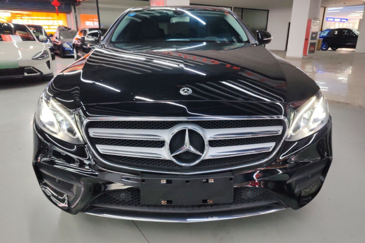 奔驰E级 2019款 E 260 L 运动型车身外观2