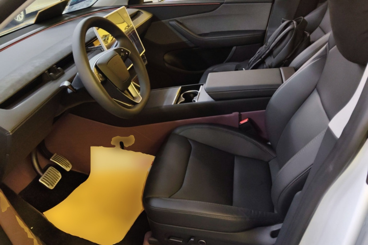 特斯拉 Model Y 2025款 后轮驱动 首发版中控内饰19