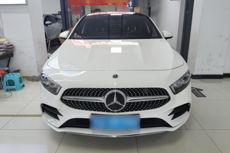 奔驰A级 2020款 改款 A 200 L 运动轿车时尚型车身外观2