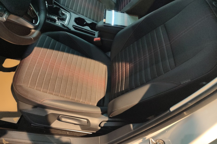 大众 朗逸 2023款 300TSI DSG星空满逸版中控内饰19