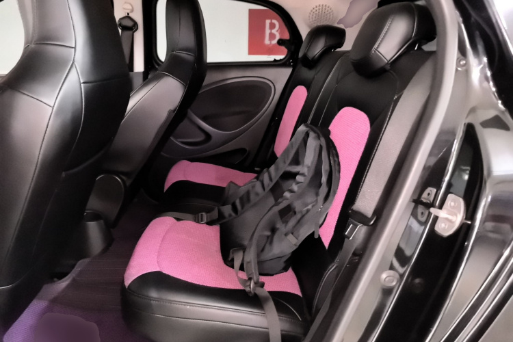 smart forfour 2018款 1.0L 52千瓦激情版中控内饰21