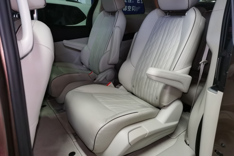 别克GL8 2022款 陆上公务舱 652T 豪华型中控内饰7004