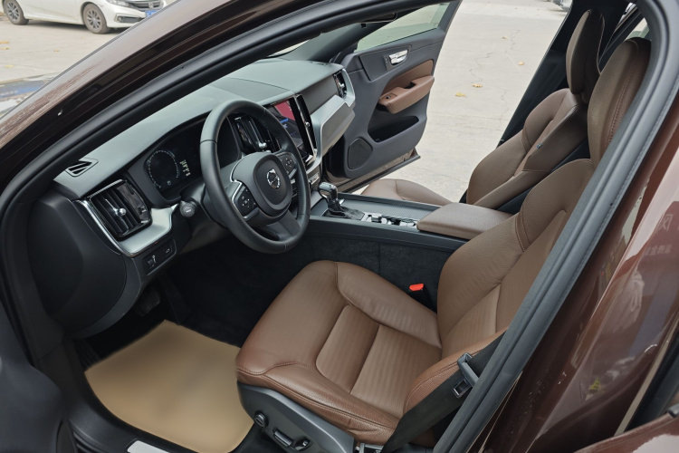 沃尔沃XC60 2021款 T5 四驱智逸豪华版中控内饰7001