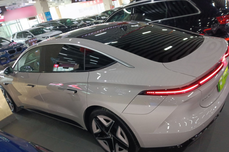 飞凡汽车 飞凡F7 2023款 改款 性能Pro版车身外观4