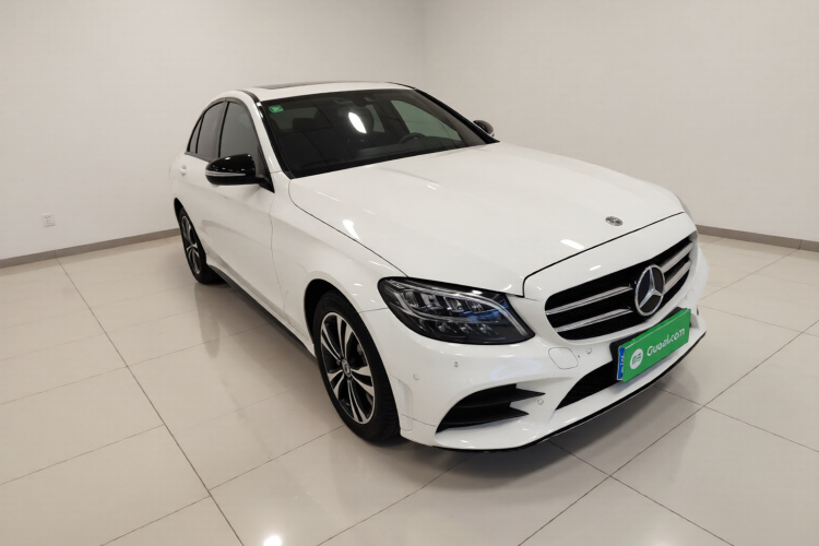 奔驰C级 2019款 C 260 运动版车身外观3