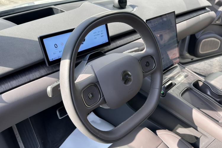 蔚来ET7 2024款 75kWh 行政版中控内饰7004