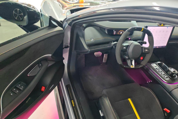 小米汽车 小米SU7 Ultra 2025款 Ultra中控内饰7003