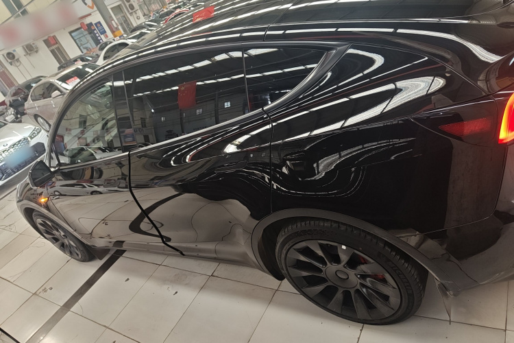 特斯拉 Model Y 2022款 改款 后轮驱动版车身外观4