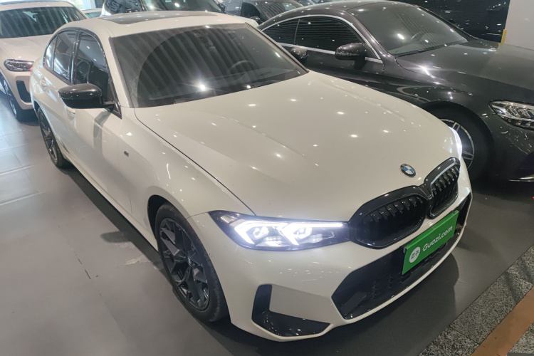 宝马3系 2025款 330i M运动曜夜套装车身外观6002