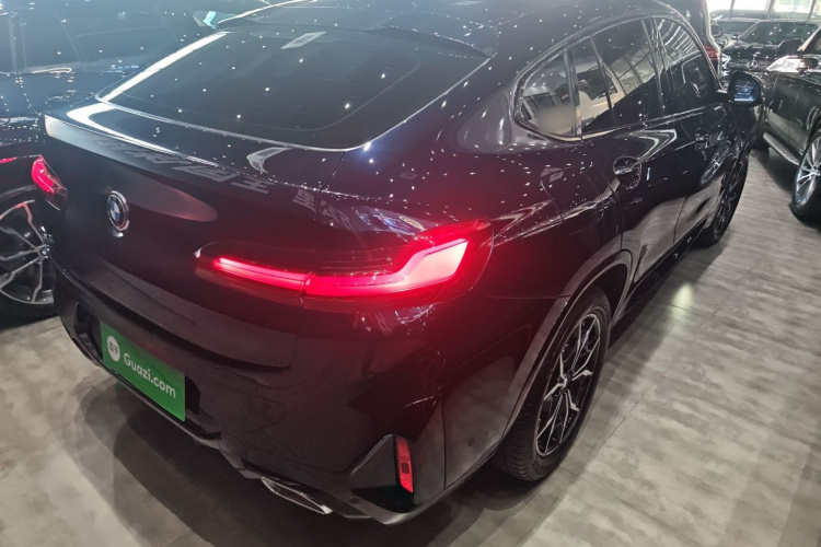宝马X4 2022款 xDrive 25i M运动套装车身外观7