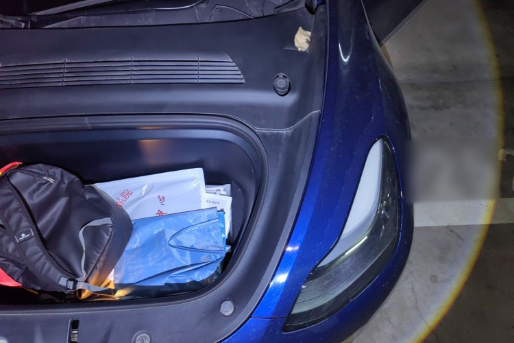 特斯拉 Model Y 2023款 长续航全轮驱动版局部细节9007