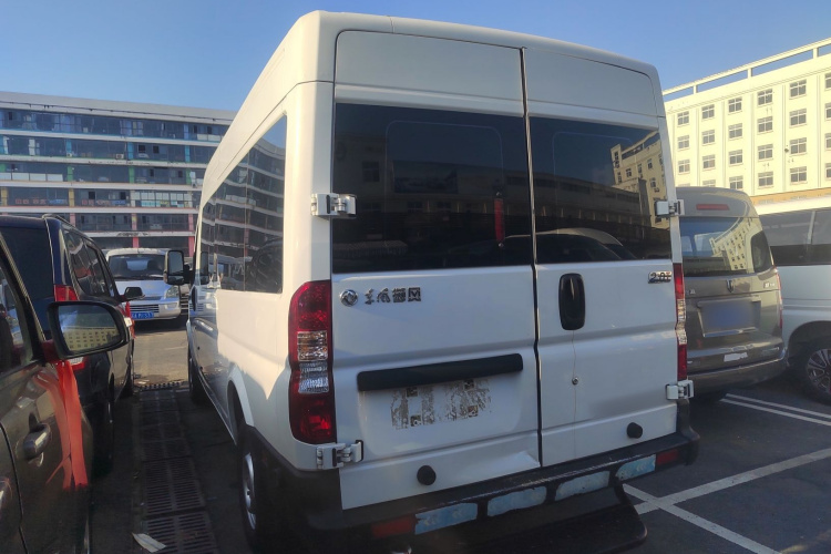 东风御风 御风 2021款 2.0T动力王前驱物流车长轴中顶6-9座国VI ZD20车身外观6006