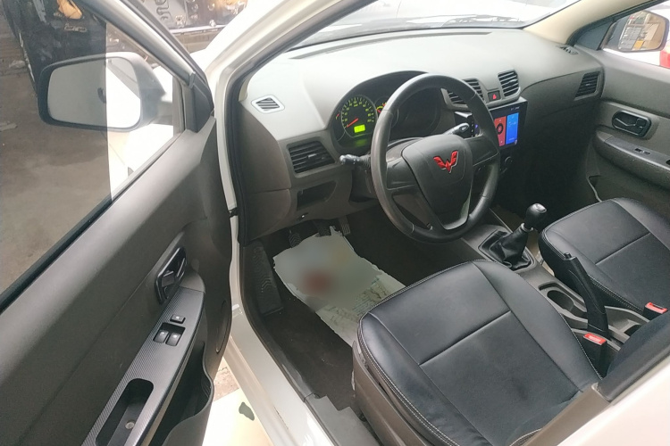 五菱汽车 五菱宏光 2018款 1.5L 经典款S基本型中控内饰20