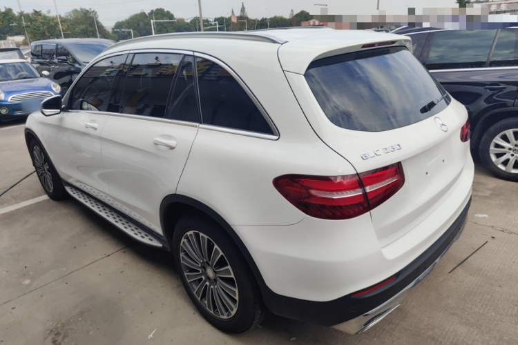 奔驰GLC 2016款 GLC 260 4MATIC 动感型车身外观4