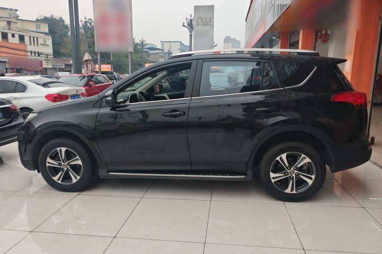 丰田 RAV4荣放 2015款 2.0L CVT两驱风尚版车身外观4