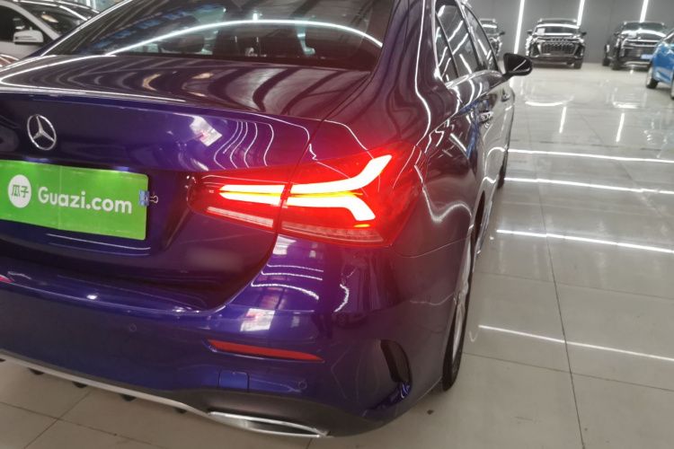 奔驰A级 2020款 改款 A 200 L 运动轿车动感型车身外观9