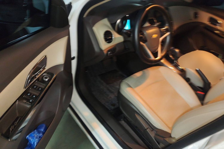 雪佛兰 科鲁兹 2015款 1.5L 经典 SE AT中控内饰20