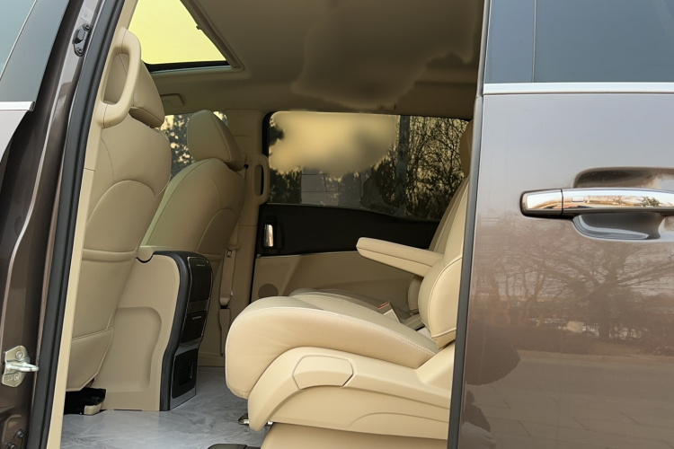 别克GL8 2023款 改款 陆上公务舱 豪华型中控内饰7006