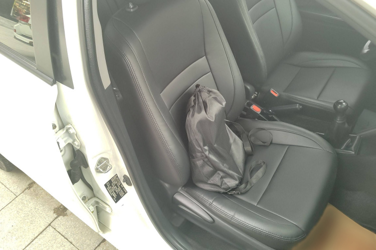 丰田 威驰FS 2017款 1.3L 手动锋行版中控内饰7009