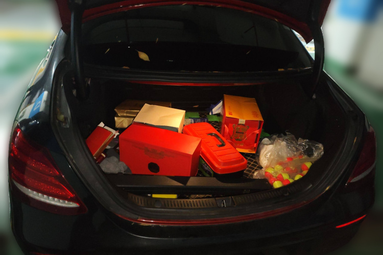 奔驰E级 2019款 E 300 L 运动豪华型中控内饰23