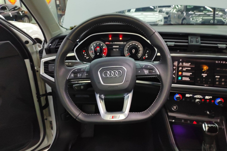 奥迪Q3 Sportback 2022款 40 TFSI 时尚型中控内饰13