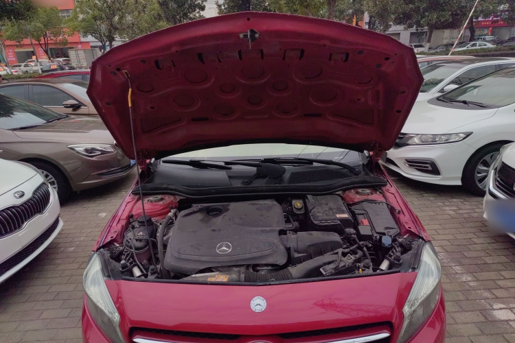 奔驰A级(进口) 2015款 A 180 标准型机舱底盘24