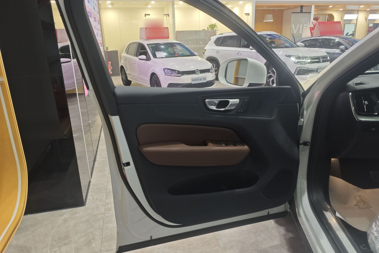 沃尔沃XC60 2024款 B5 四驱智逸豪华版中控内饰7002