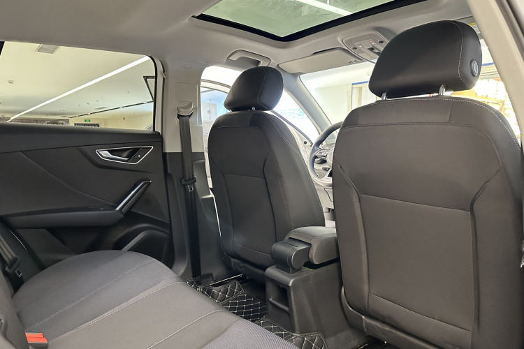 奥迪Q2L 2018款 35 TFSI 上市专享版 国VI中控内饰7012