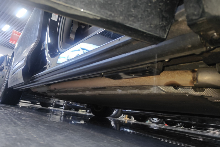 腾势D9 2024款 DM-i 980 四驱尊荣型局部细节9001