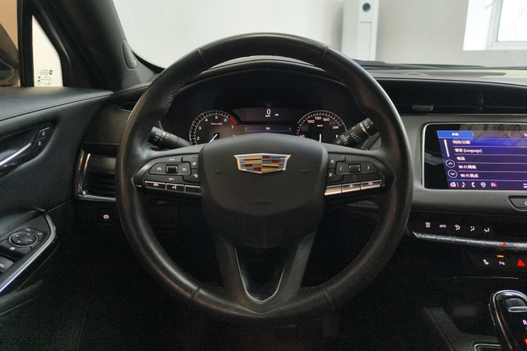 凯迪拉克XT4 2022款 28T 两驱豪华型中控内饰13