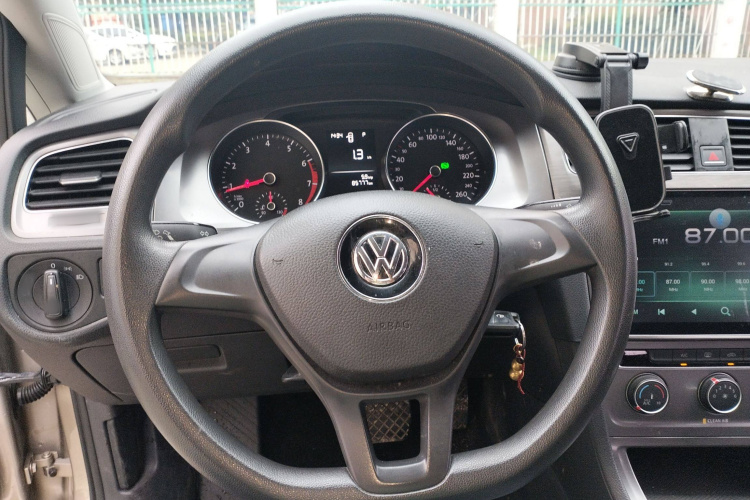 大众 高尔夫 2016款 1.6L 自动时尚型中控内饰13