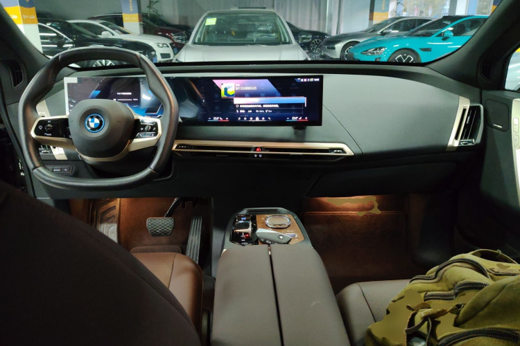宝马iX 2023款 xDrive40中控内饰12